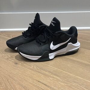 Nike Black and White Athletic Shoes